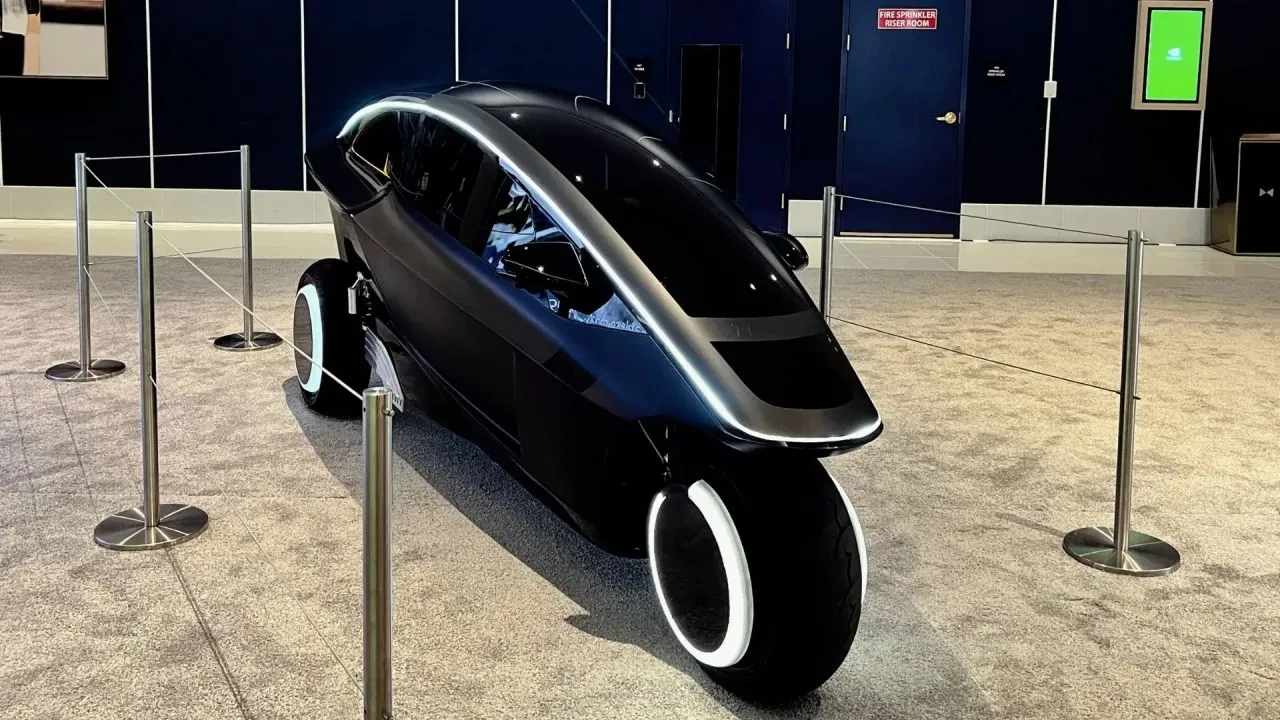 Geleneksel ulaşım araçlarına 'elveda' deyin! İşte yeni nesil üç tekerlekli, tek kişilik otomobil