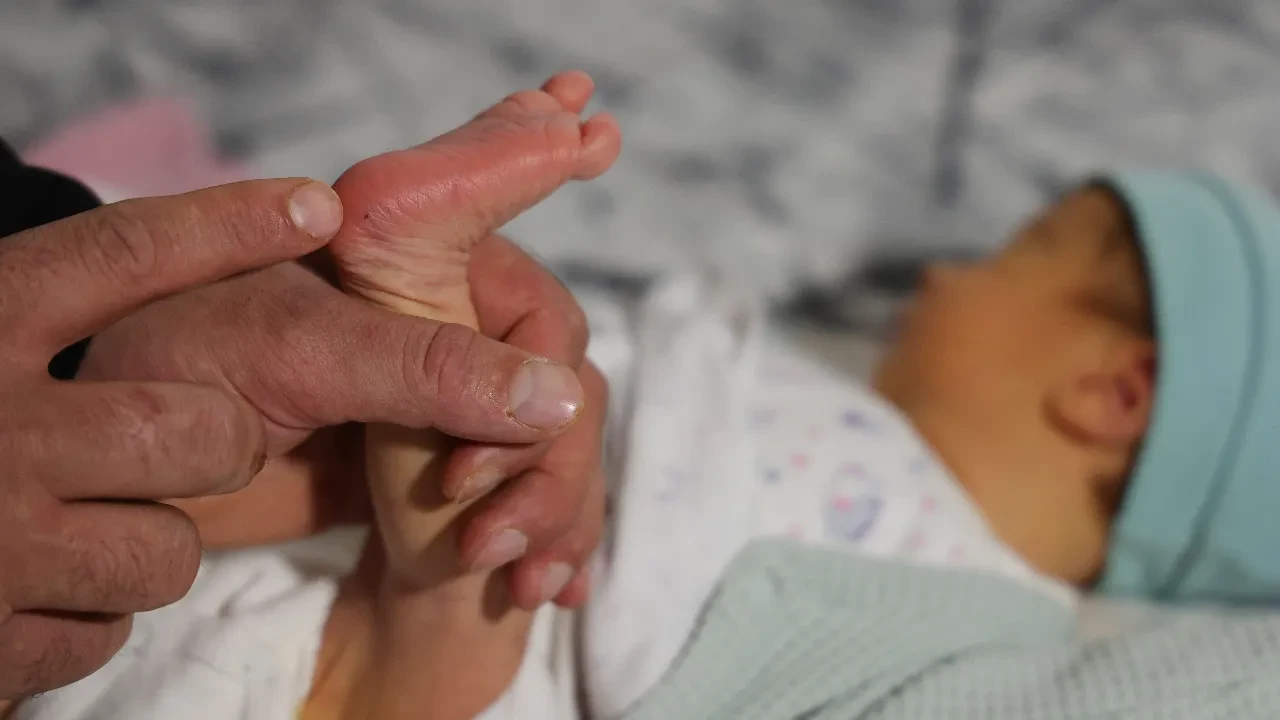 Hastanede topuk kanı krizi! Bebeklerine kayyum atanabilir: 