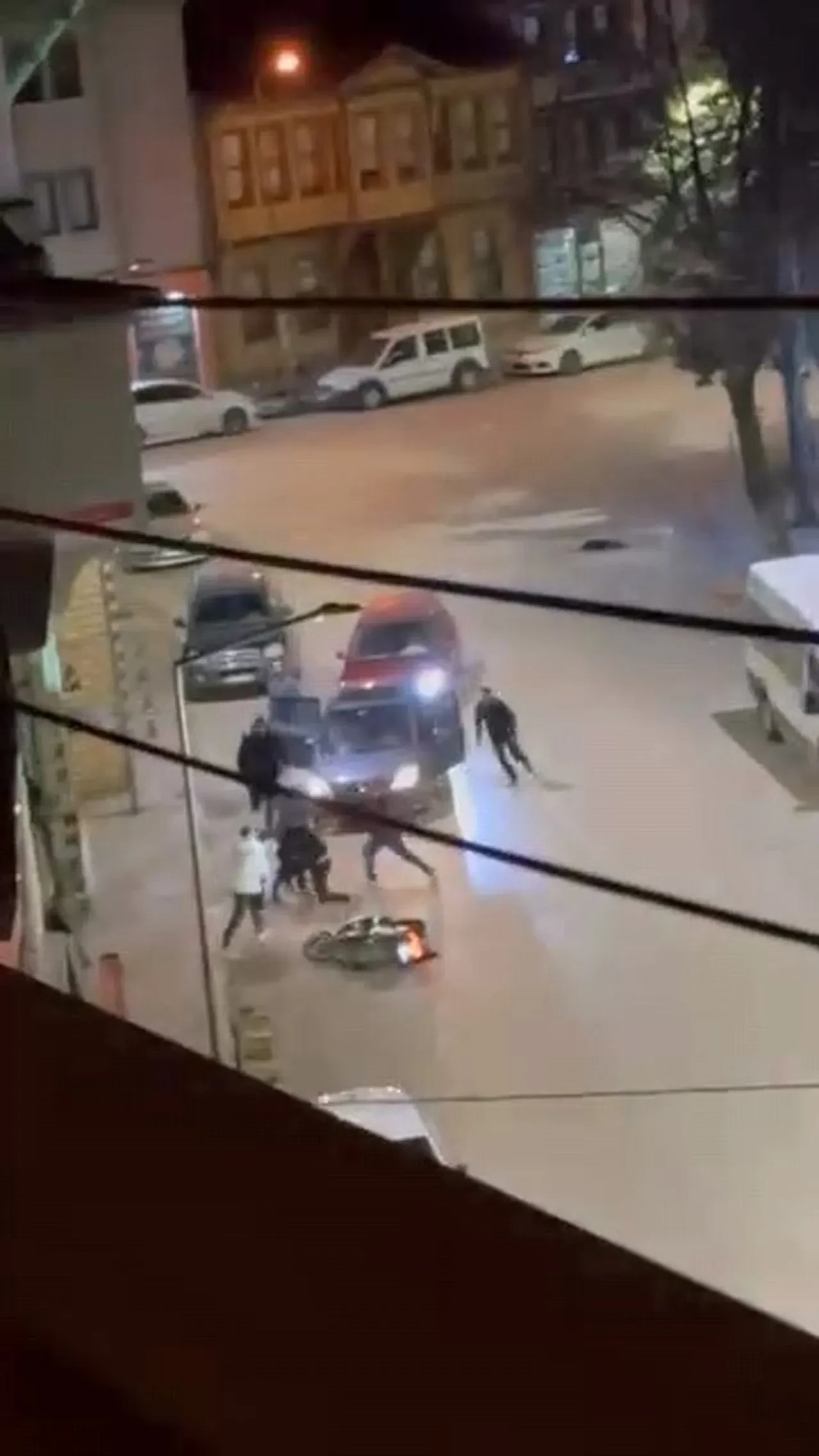 Kardeşler arasında bıçaklı kavga! Ağabeyini yaralayıp kaçtı