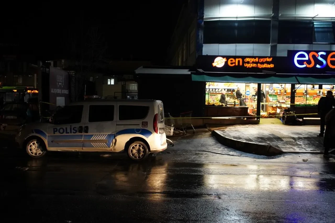 Sakarya'da ortalık kan gölüne döndü! Tartıştığı kişiyi gözünü bile kırpmadan yaraladı
