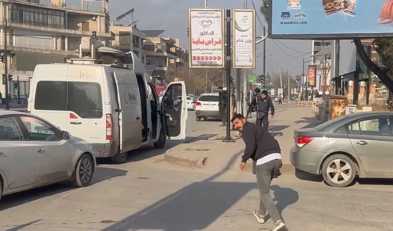 Terör örgütü YPG, Halep'te İhlas Haber Ajansı canlı yayın aracına ateş açtı