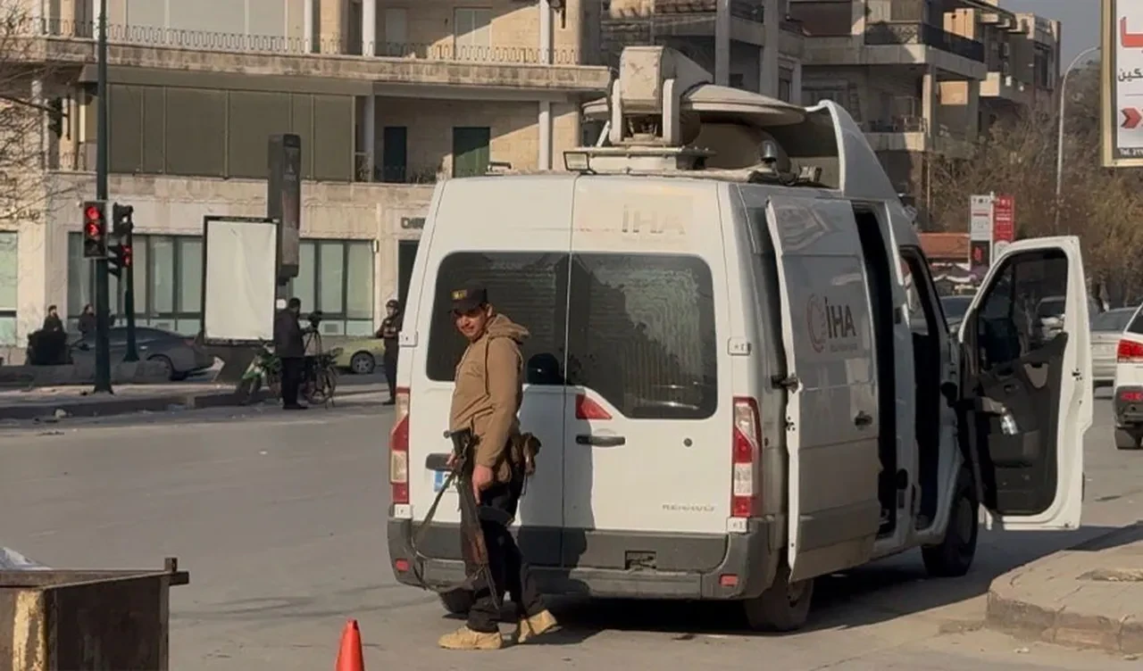 Terör örgütü YPG, Halep'te İhlas Haber Ajansı canlı yayın aracına ateş açtı