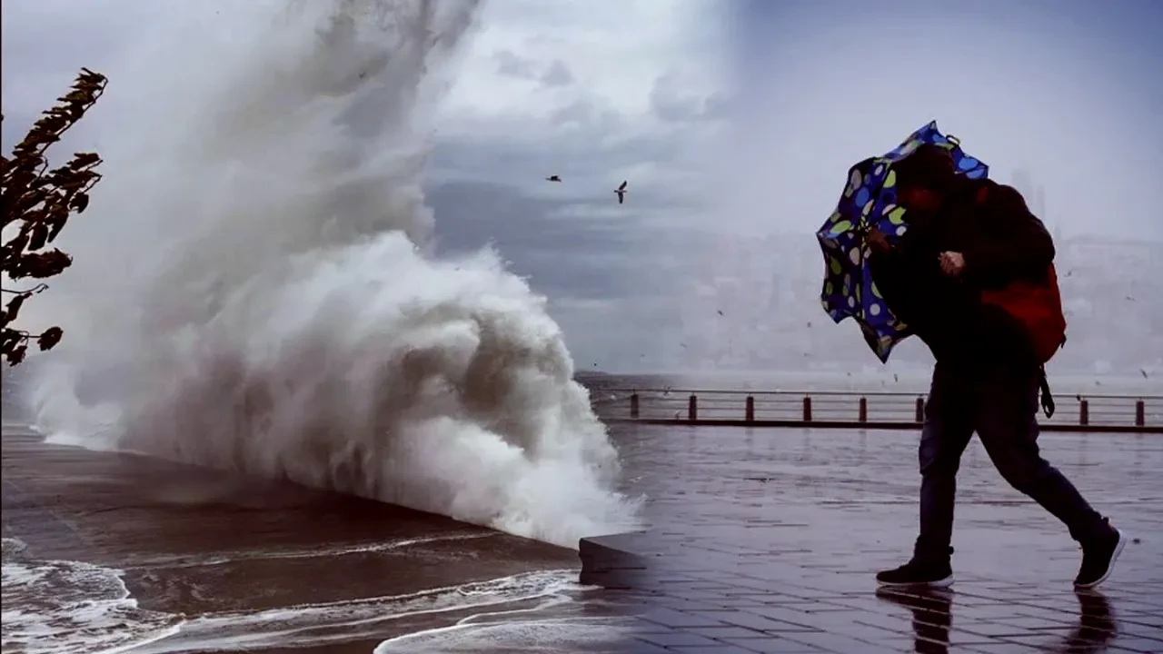 Valilik saat verdi! İstanbul için sağanak yağış ve fırtına uyarısı: Daha da kuvvetlenecek  