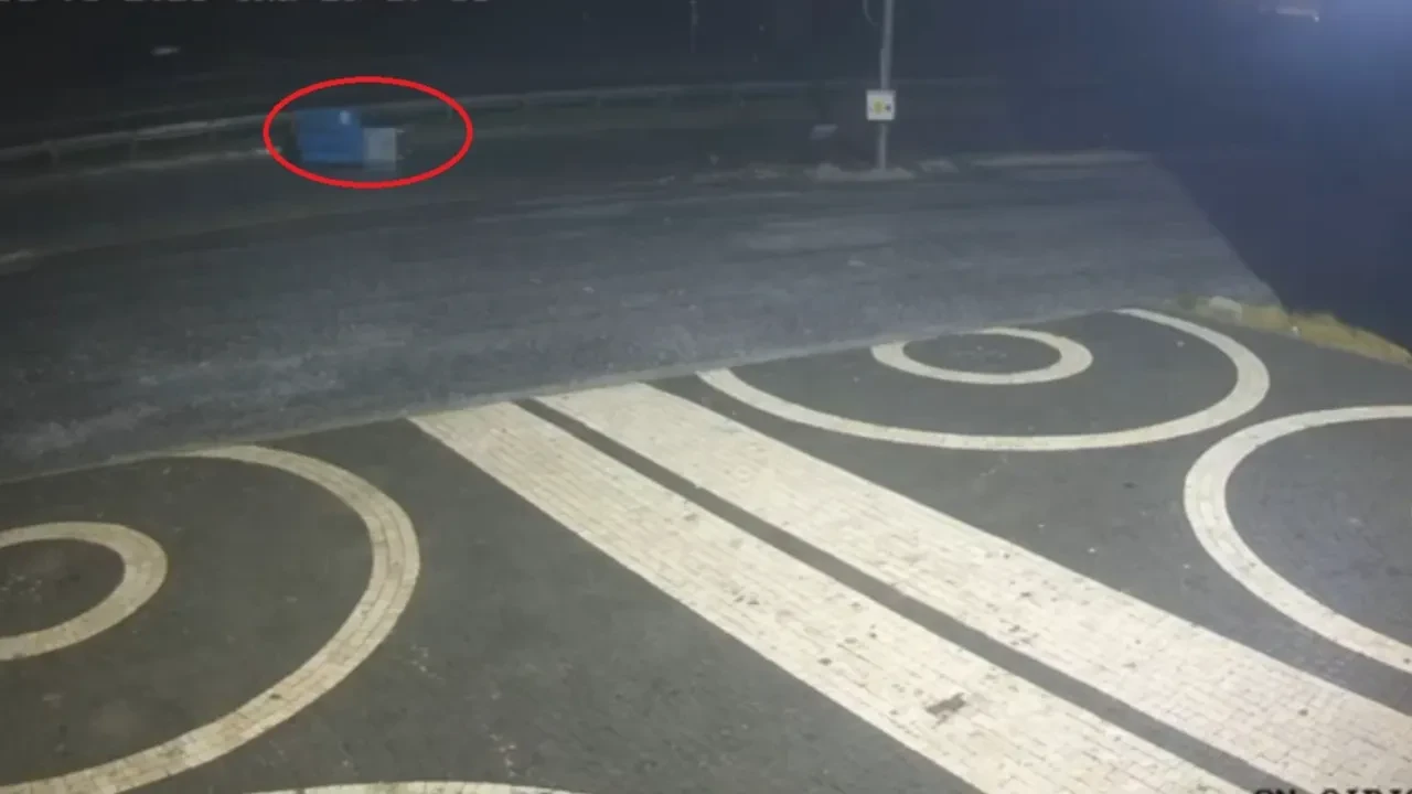 Antalya'da korkunç görüntüler! Hortum ortalığı yıktı geçti: O anlar kamerada 