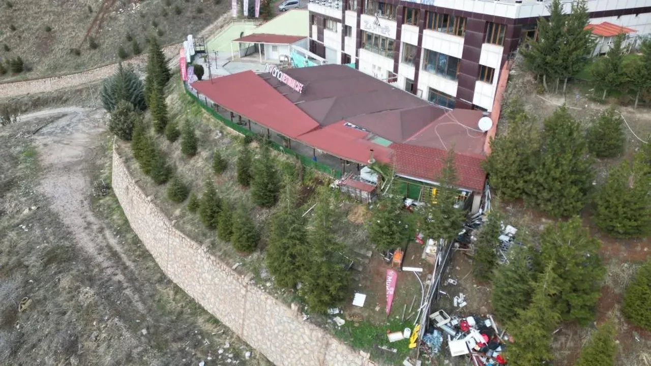 Babasını vahşice katledip, havuz deposuna gömdü! Çapraz sorguda her şeyi itiraf etti