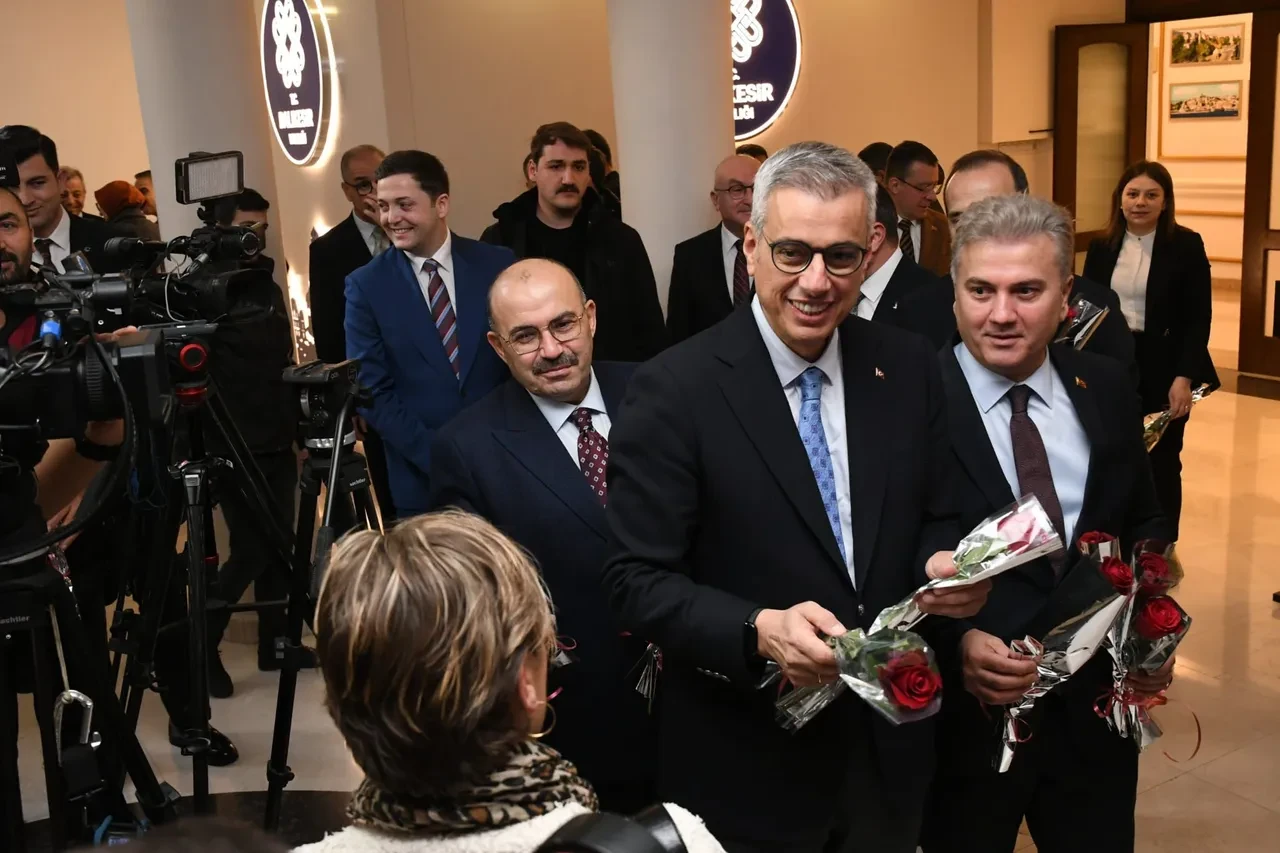 Bakan Memişoğlu sağlık sistemini kıyasladı: 'Randevu almak 6 ay sürüyor, bizde aynı gün'