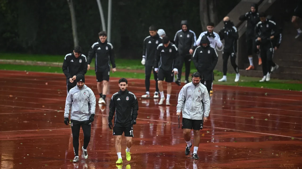 Beşiktaş'tan flaş açıklama! Yıldız oyuncu kampı terk etti