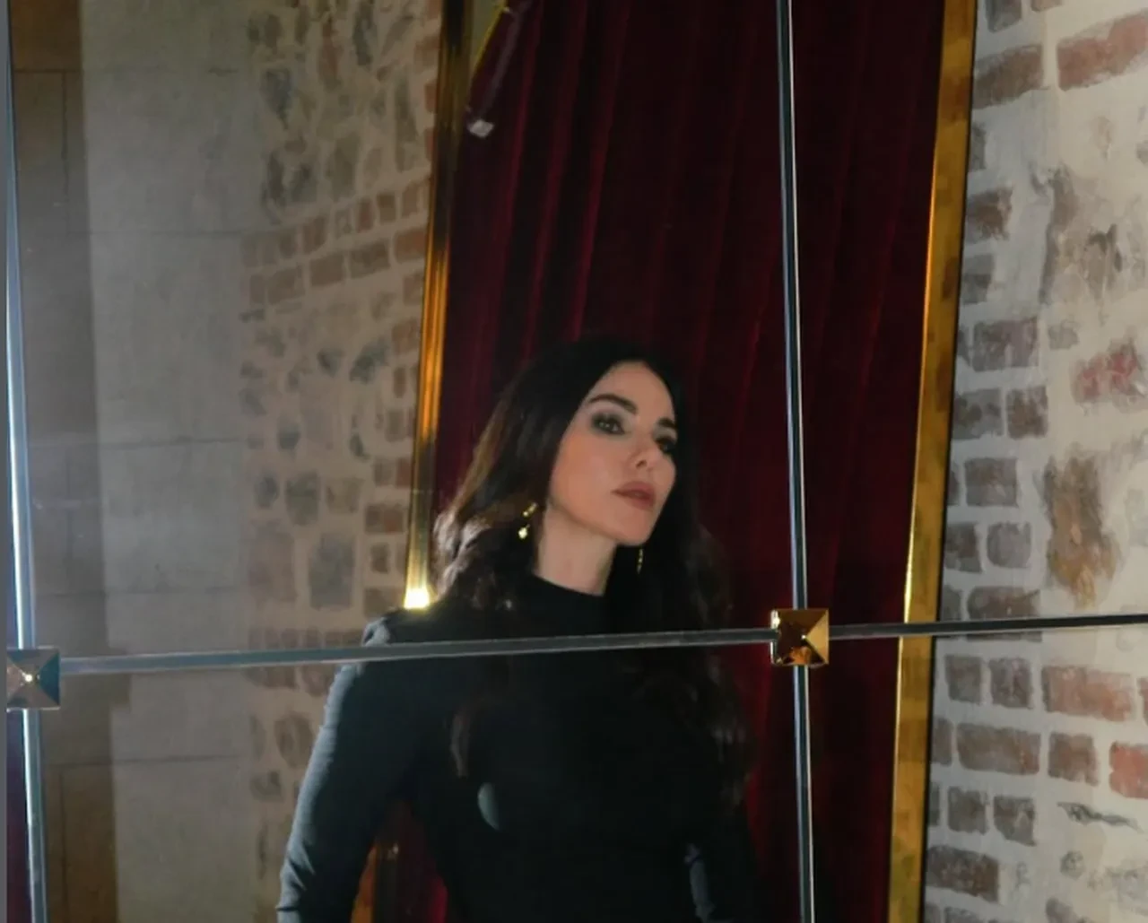 Defne Samyeli'den kafa karıştıran aşk açıklaması: Belki vardır 