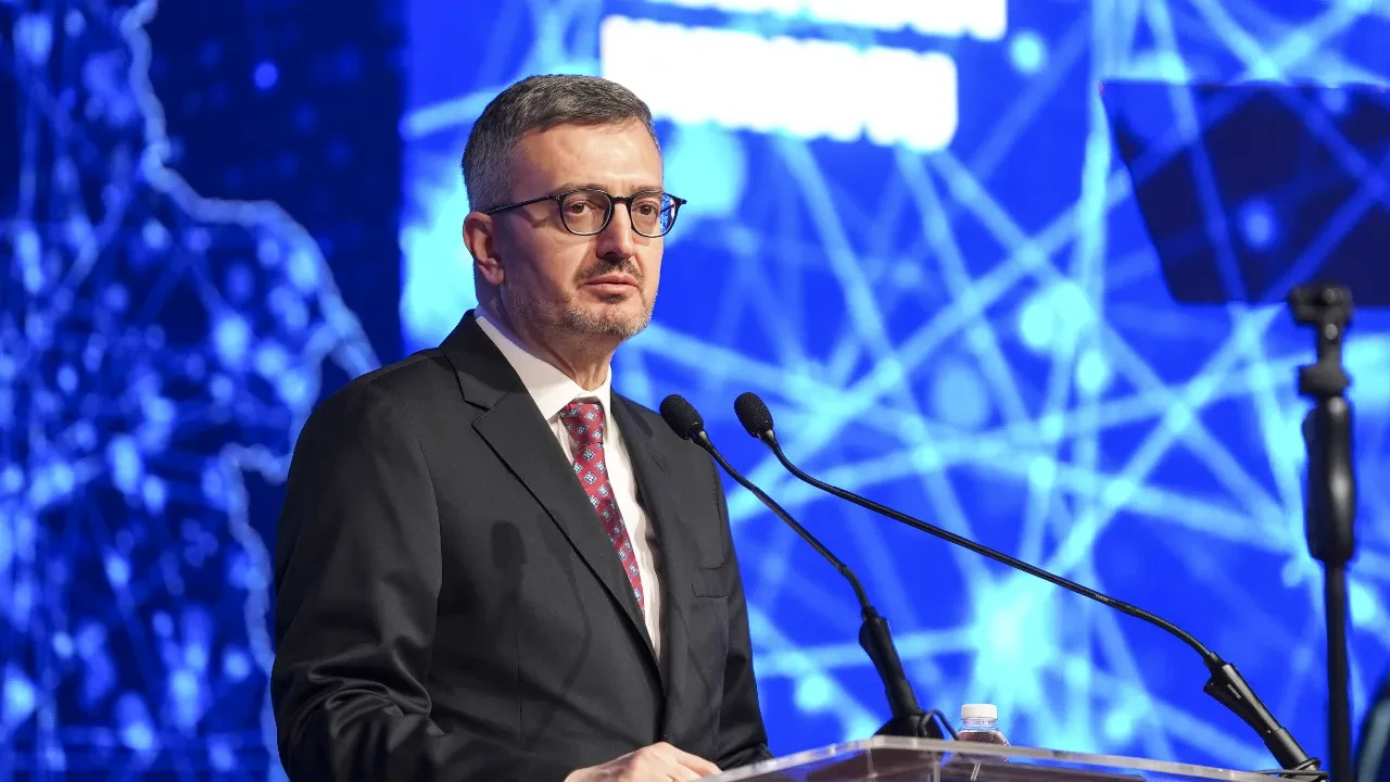 İletişim Başkanı Burhanettin Duran'dan haberde 'yapay zeka' vurgusu! 'Doğru-yanlış ayrımını yok ediyor' 