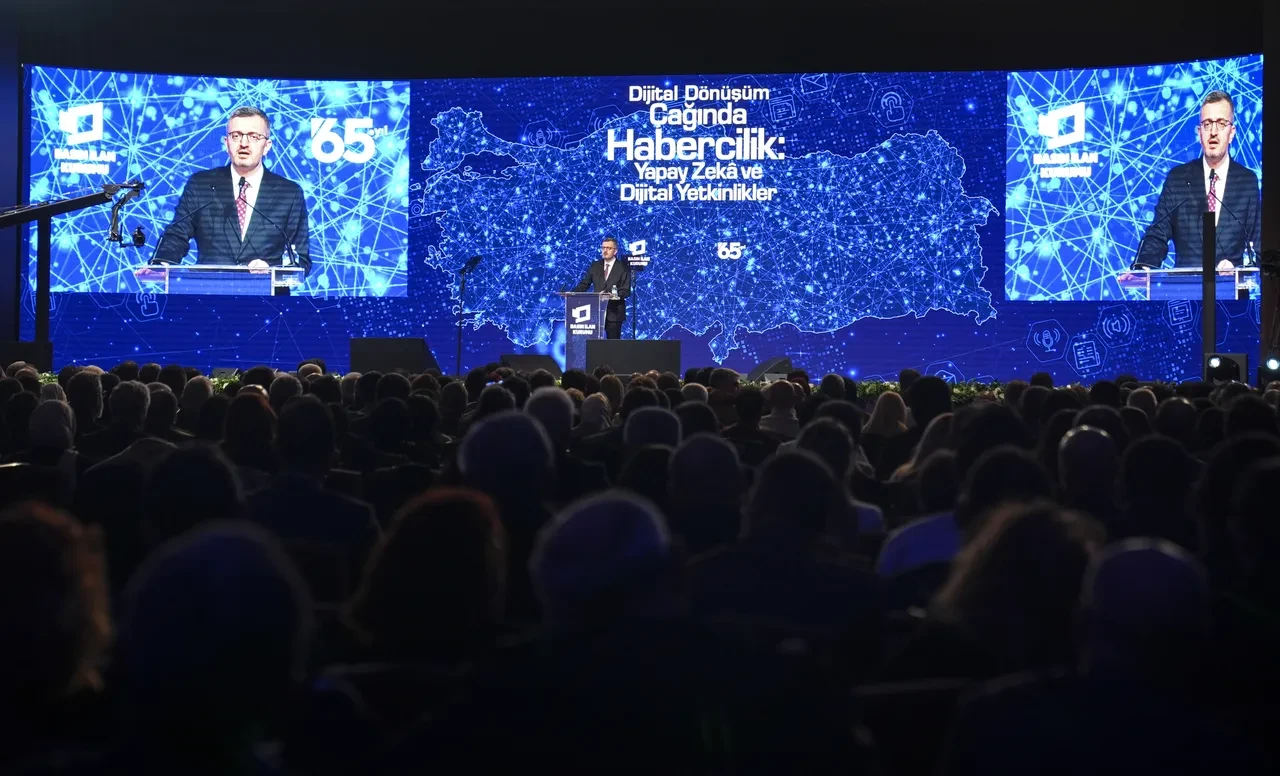 İletişim Başkanı Burhanettin Duran'dan haberde 'yapay zeka' vurgusu! 'Doğru-yanlış ayrımını yok ediyor' 