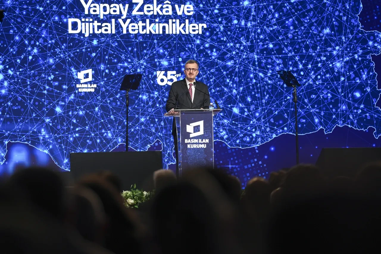 İletişim Başkanı Burhanettin Duran'dan haberde 'yapay zeka' vurgusu! 'Doğru-yanlış ayrımını yok ediyor' 