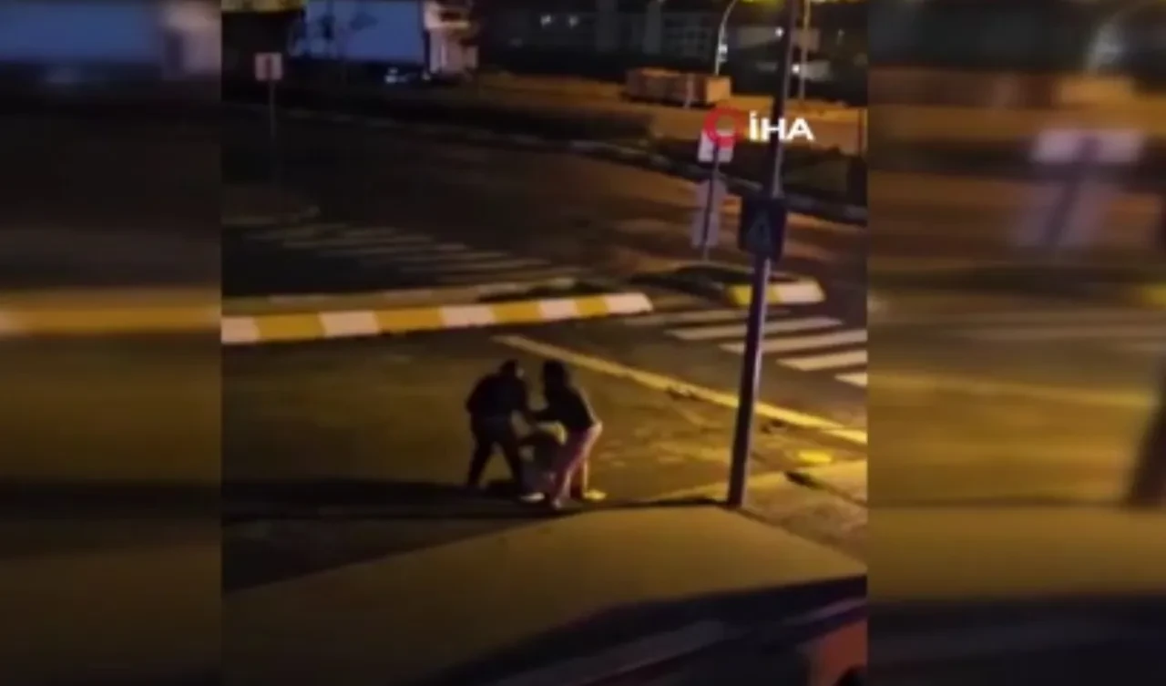 Kadınları tekme tokat dövdü, yerlerde sürükledi! Gözü dönen adam sokağı inletti: "Kocanı çağır, onu da döveceğim"