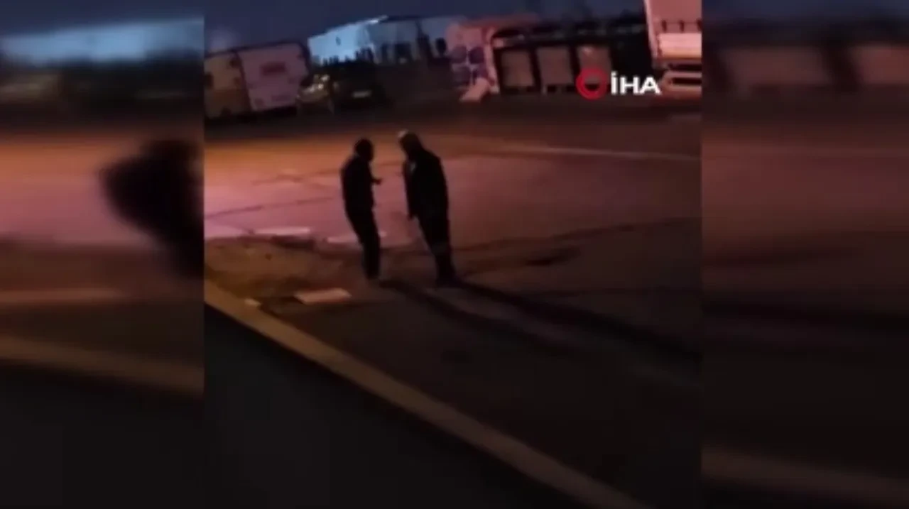 Kadınları tekme tokat dövdü, yerlerde sürükledi! Gözü dönen adam sokağı inletti: "Kocanı çağır, onu da döveceğim"