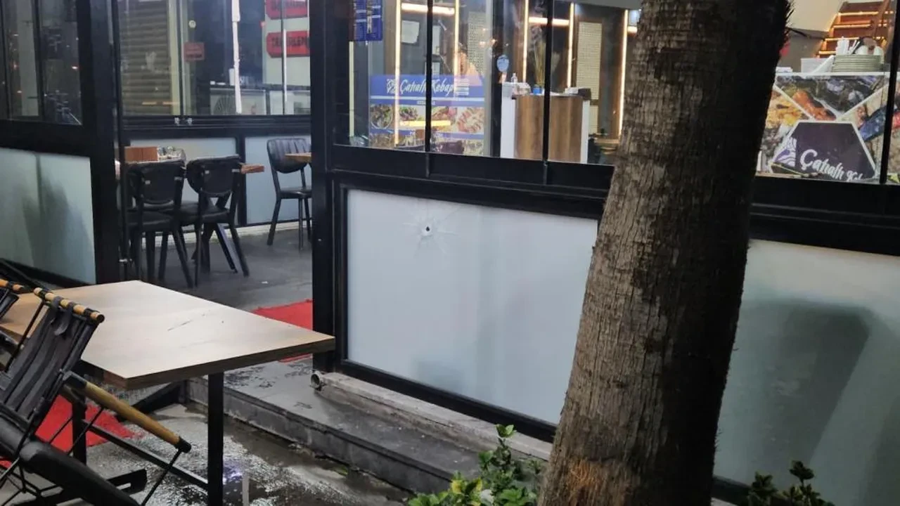 Küçükçekmece'de silahlı saldırı! Aynı kebapçı ikinci kez kurşunlandı