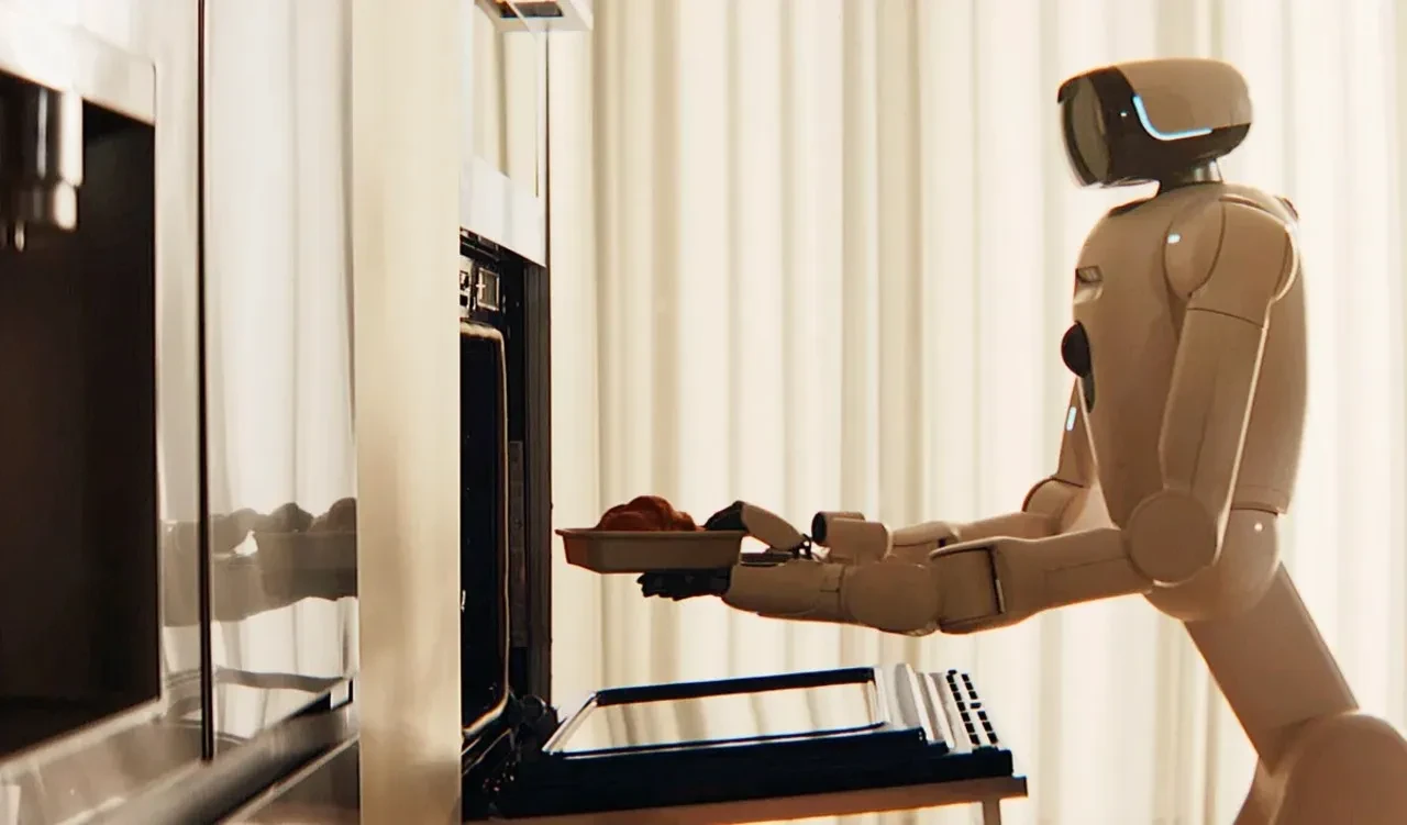 LG'nin ev robotu CLOiD tanıtıldı: Çamaşır katlamaktan daha fazlasını yapıyor