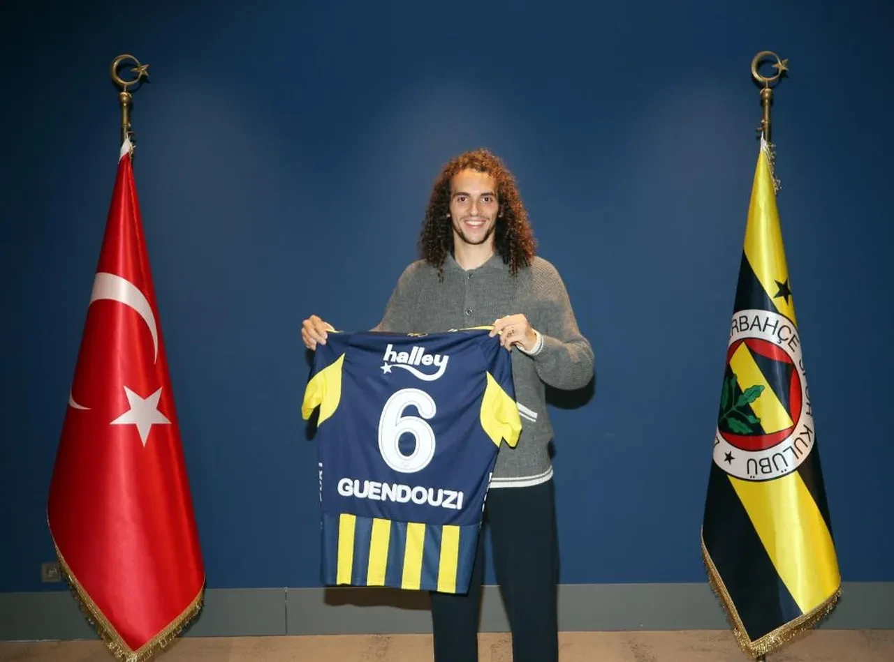 Matteo Guendouzi resmen Fenerbahçe'de! Sözleşmeyi imzalayıp ilk mesajını verdi