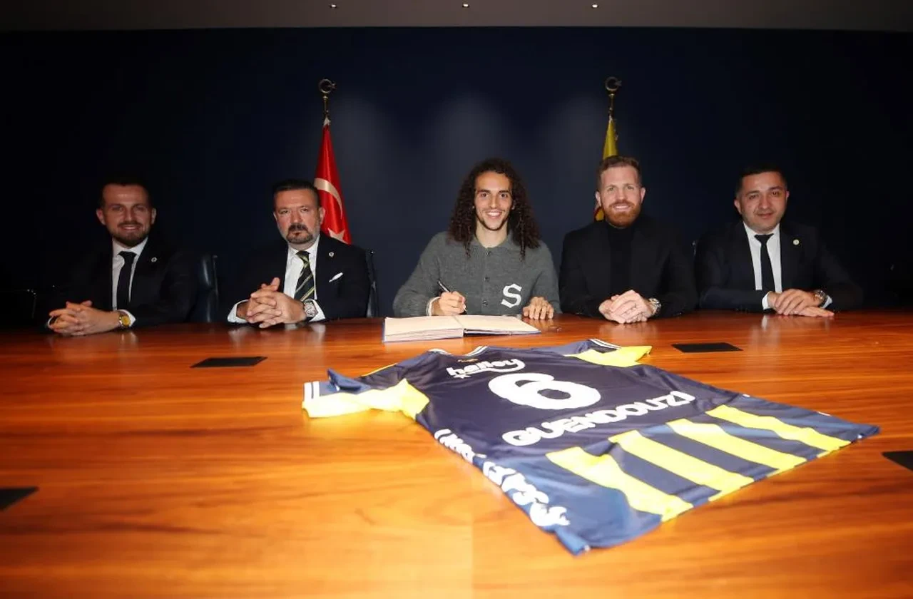 Matteo Guendouzi resmen Fenerbahçe'de! Sözleşmeyi imzalayıp ilk mesajını verdi