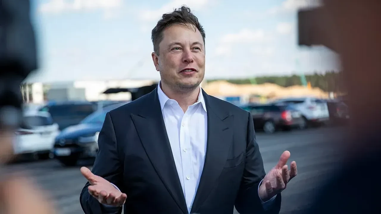 Musk’tan yeni FSD itirafı: Tesla için eşik artık 16 milyar kilometre
