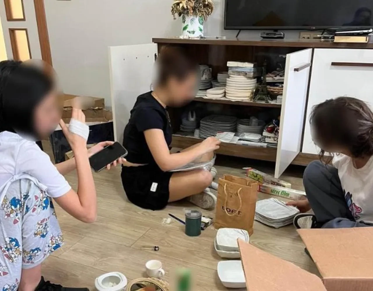 Öğrencilerine koli taşıttı, temizlik yaptırdı! İnfiale neden olan öğretmen insan ticaretinden gözaltına alındı