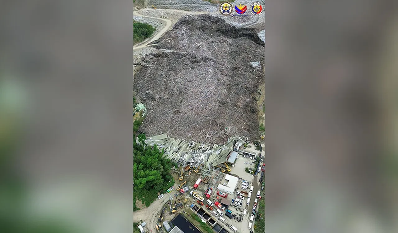 Onlarca kişi çöp dağının altında kaldı: Ölü ve çok sayıda kayıp var!