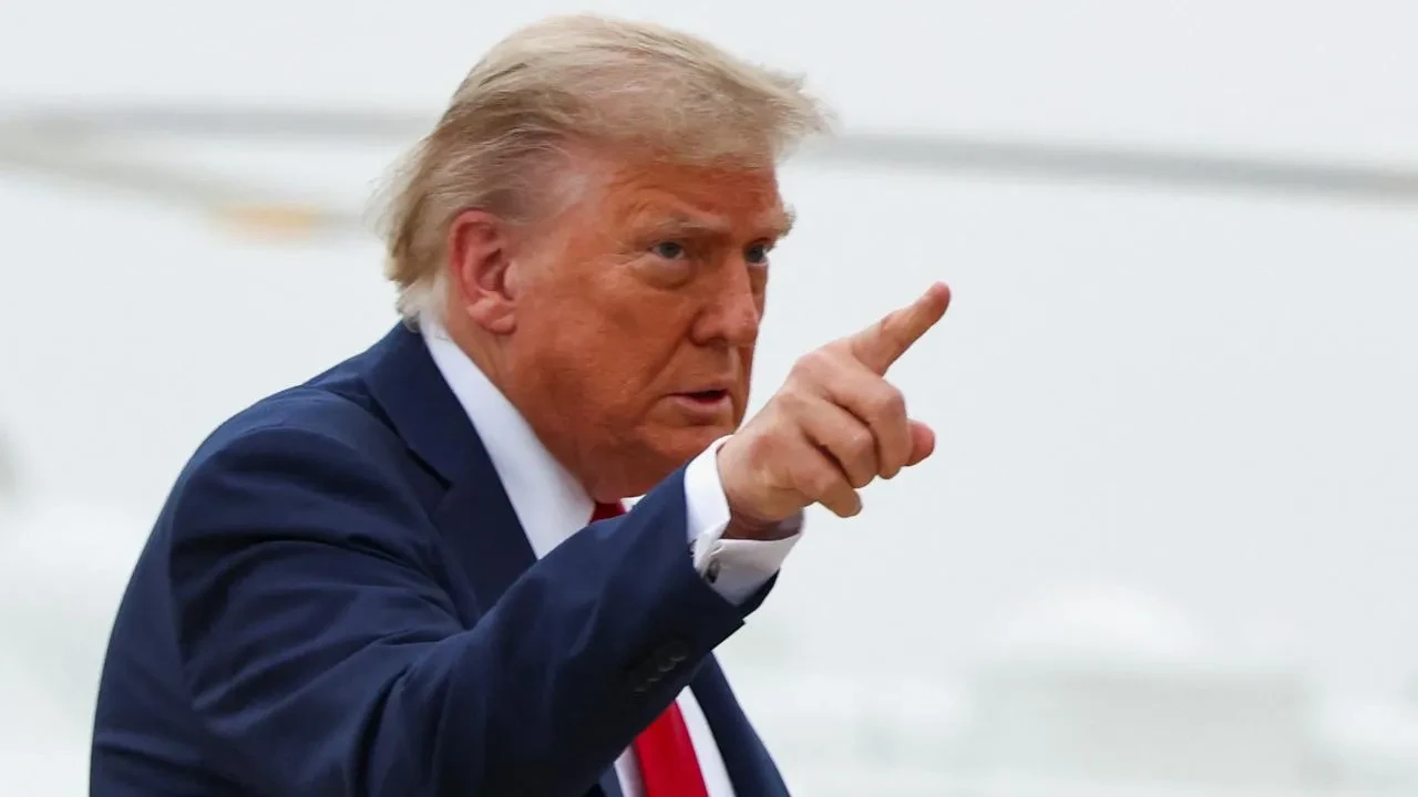 Trump denizin ardından karayı vuracak! İran'a da tehditlerini yineledi: Onları sert vuracağız!