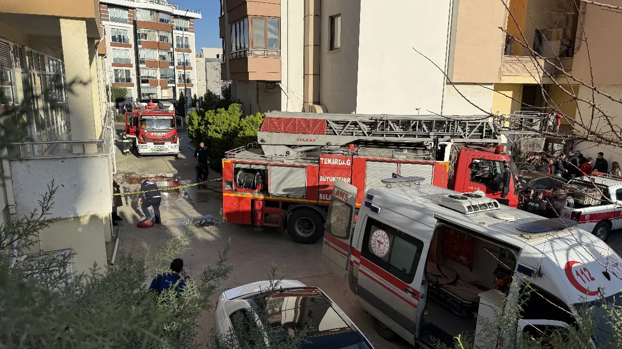 Yangın söndürüldü acı gerçek ortaya çıktı! CHP'li meclis üyesi Serkan Eriş'in annesi bıçaklanmış halde bulundu