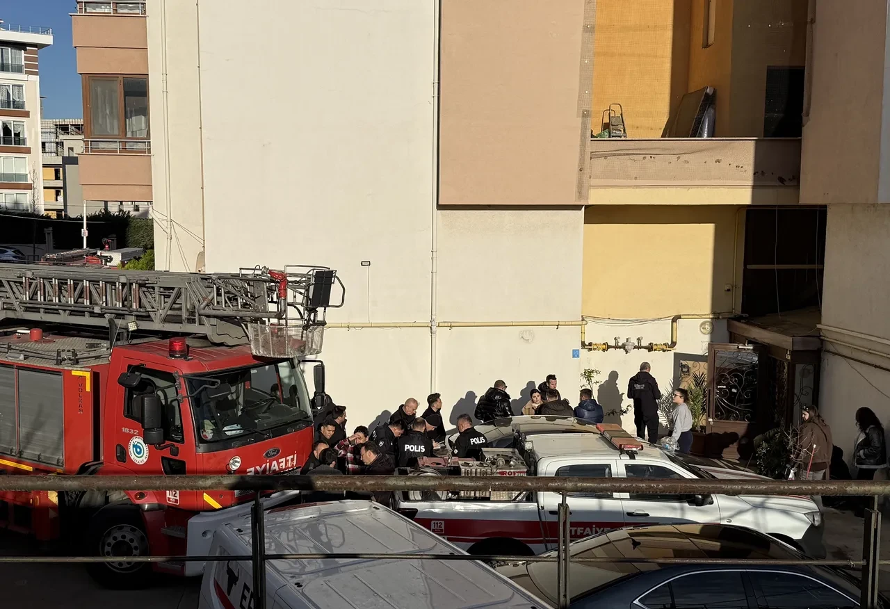 Yangın söndürüldü acı gerçek ortaya çıktı! CHP'li meclis üyesi Serkan Eriş'in annesi bıçaklanmış halde bulundu