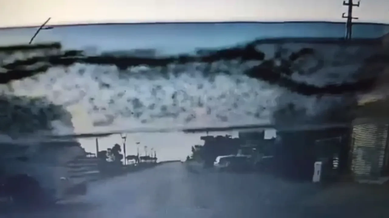 Yolcu minibüsünün devrildiği anlar kamerada!