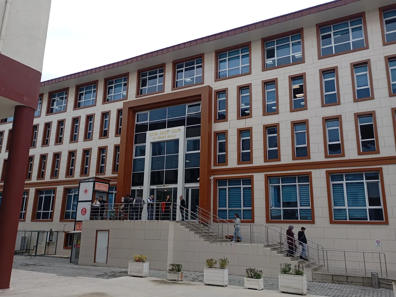 Annesi Güllü'yü öldürmekle suçlanan Tuğyan ifade verdiği sırada tartışma çıktı! Ses kayıtları ortalığı karıştırdı, duruşmaya ara verildi