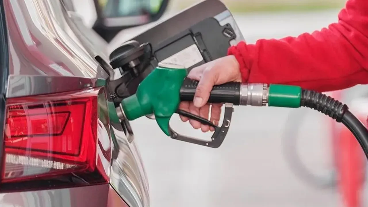 Benzine ÖTV zammı: Kademeli artış Resmi Gazete'de! Eşel mobil sistemi sona erdi