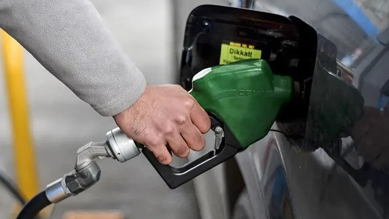 Benzine ÖTV zammı: Kademeli artış Resmi Gazete'de! Eşel mobil sistemi sona erdi