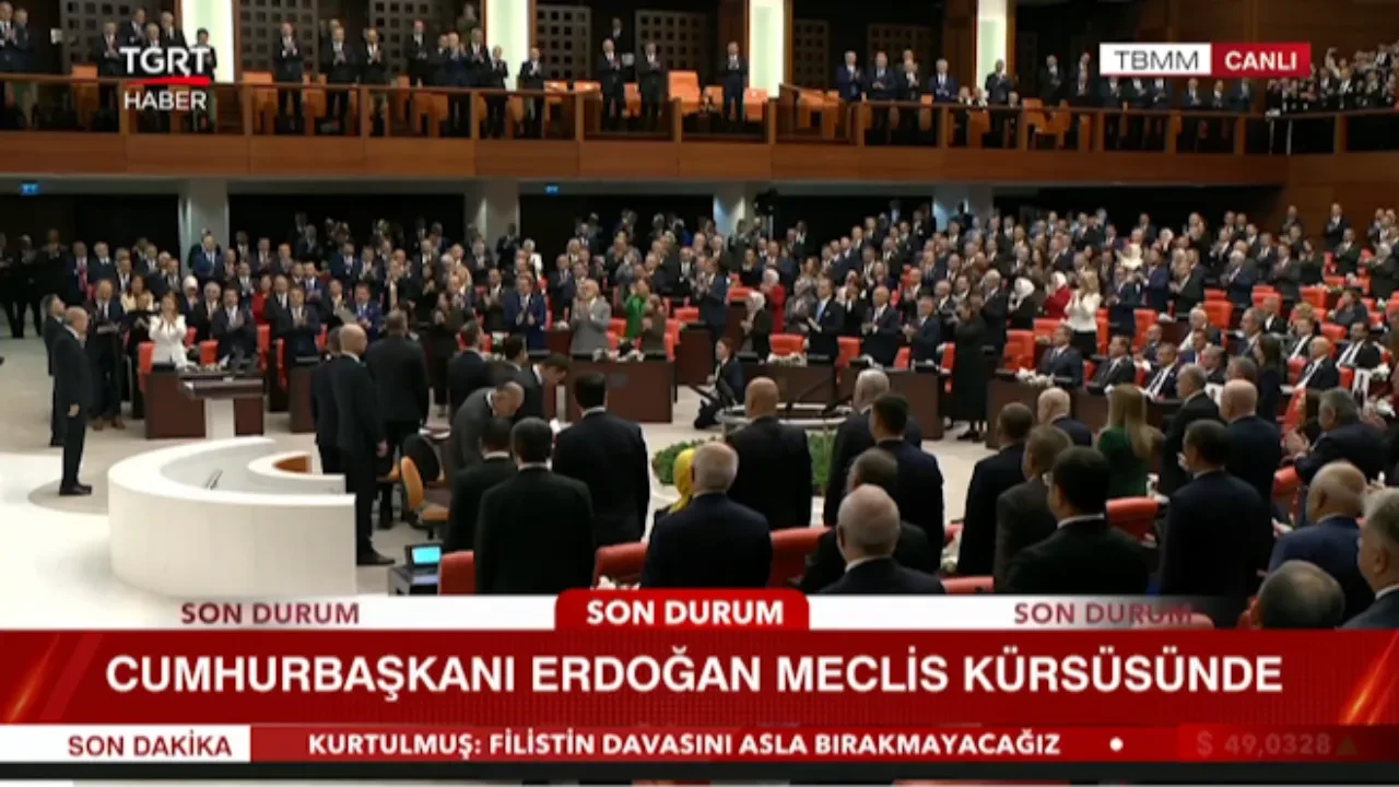 Cumhurbaşkanı Erdoğan TBMM'de ayakta alkışlanarak karşılandı 