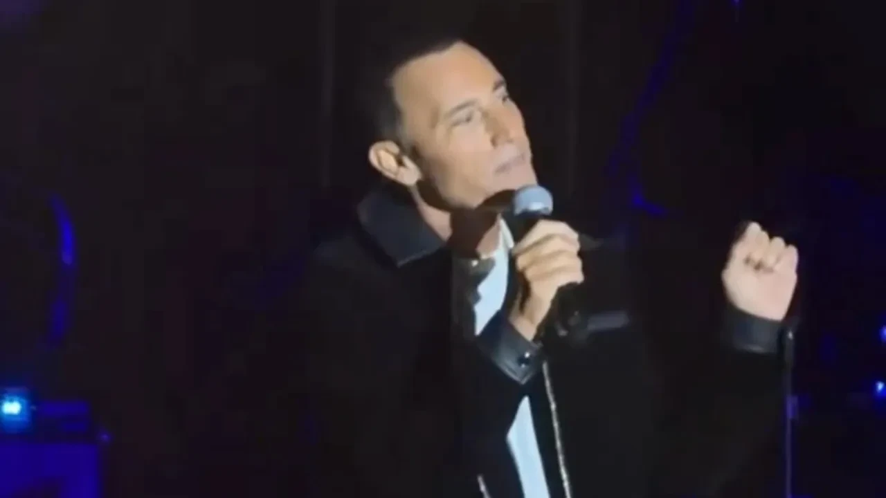 Eşi Melis Sütşurup hakkında yakalama kararı olan Mustafa Sandal konserlere devam etti! Sessizliği dikkat çekti