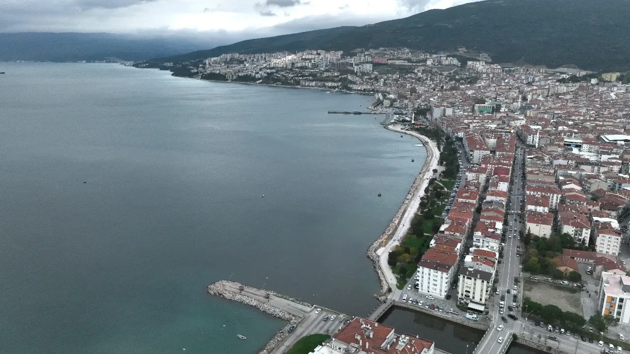 Gemlik'te gece yarısı depremi! Uzman isimden uyarı geldi: Hareketlilik sürüyor 