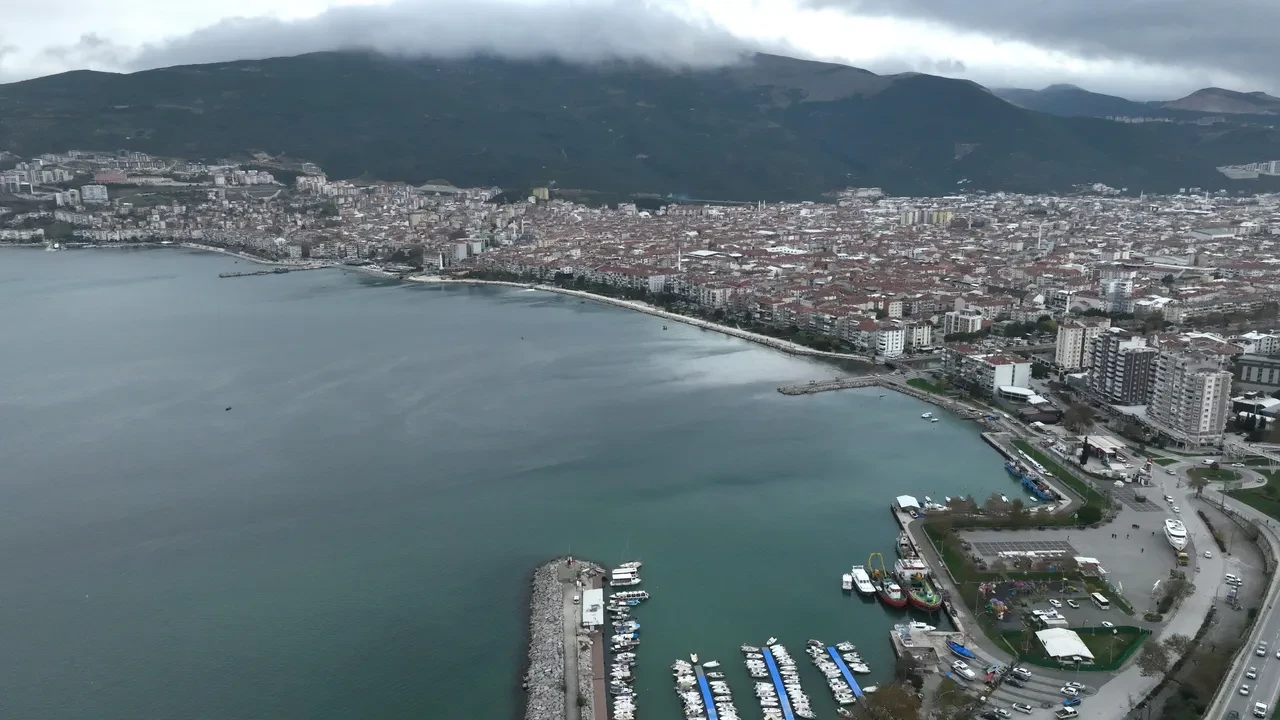Gemlik'te gece yarısı depremi! Uzman isimden uyarı geldi: Hareketlilik sürüyor