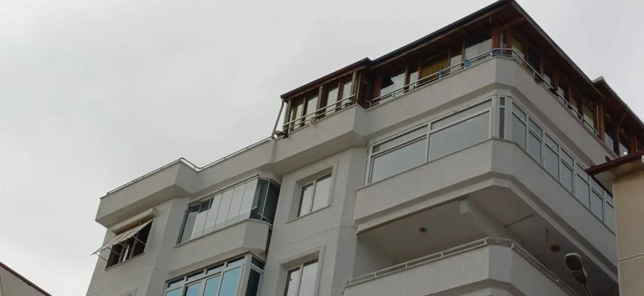 Güllü davasında kriz çıkaran mesajlaşma: "Annem birazdan kendini atıyor" deyip düştüğü pencerenin fotoğrafını göndermiş