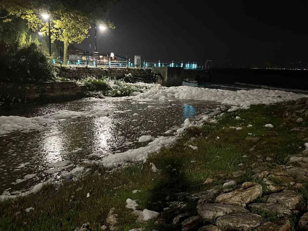 İzmit’teki ‘Gizemli köpük’ün kaynağı belli oldu: Sorumlulara 1 milyon 678 bin TL ceza kesildi