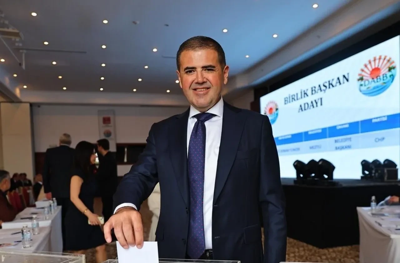 Mezitli Belediye Başkanı Tuncer hakkında dikkat çeken iddialar: 8 milyon TL nakit, külçe altın ve parti teşkilatına para transferi