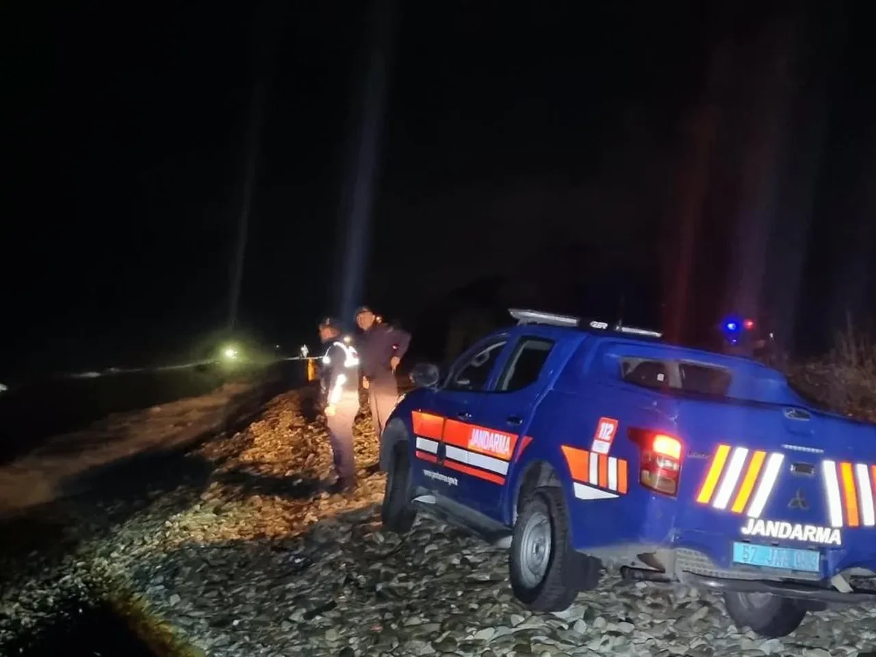 Polislerin bindiği tekne alabora oldu: Biri öldü, diğeri kayıp