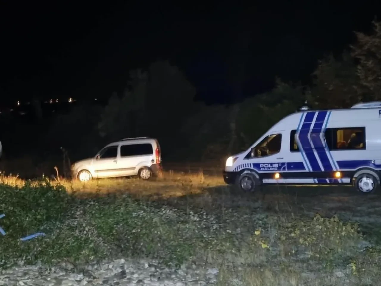 Polislerin bindiği tekne alabora oldu: Biri öldü, diğeri kayıp