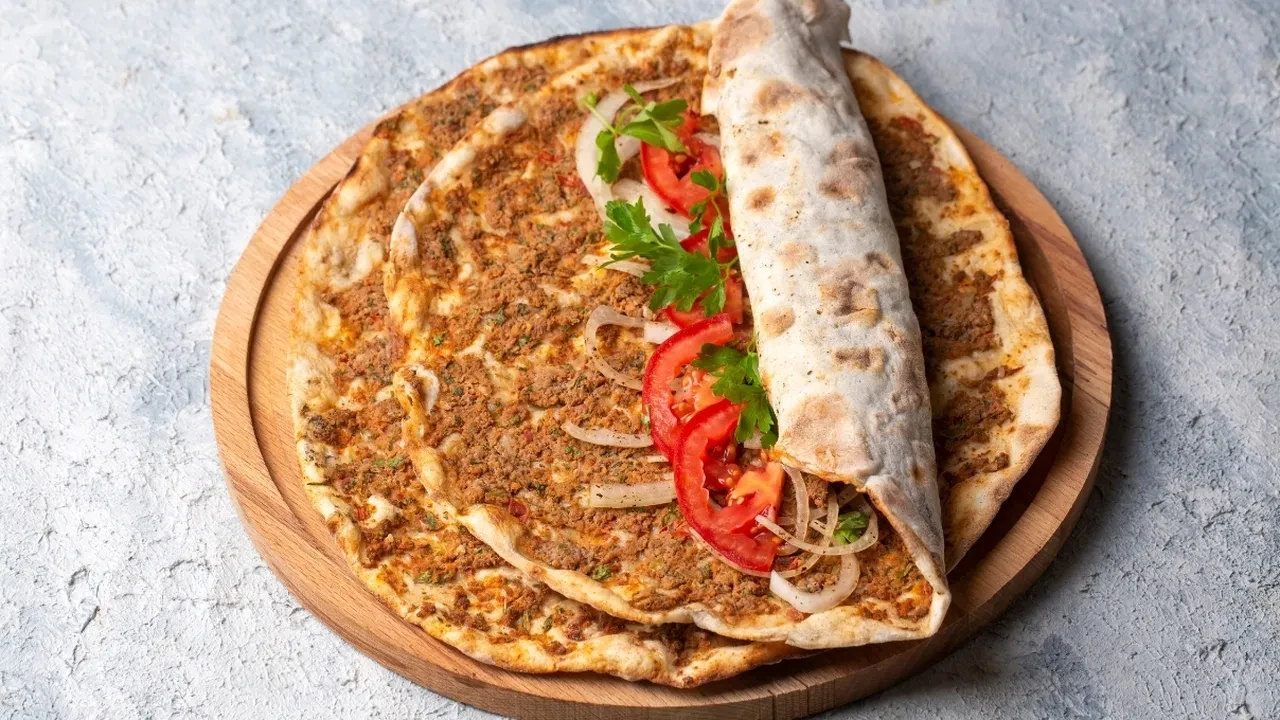 Şanlıurfalı kadınların yaptığı lahmacun tarifini öğrendim! Kimsenin bilmediği o yöntem