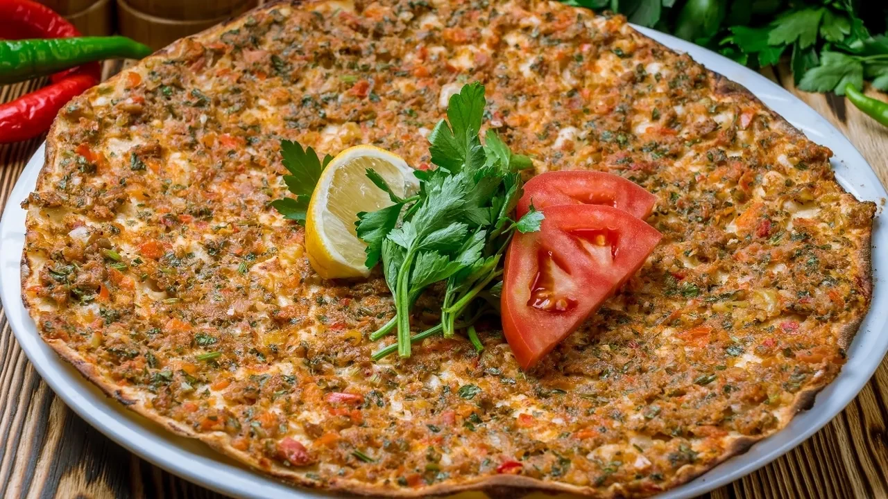 Şanlıurfalı kadınların yaptığı lahmacun tarifini öğrendim! Kimsenin bilmediği o yöntem