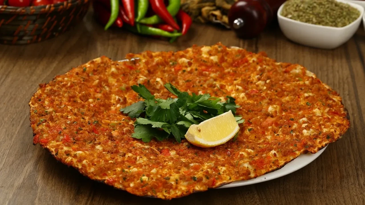 Şanlıurfalı kadınların yaptığı lahmacun tarifini öğrendim! Kimsenin bilmediği o yöntem