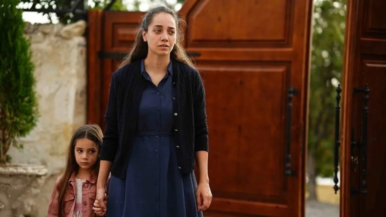 Sevdan Bir Ateş dizisi izleyiciden tam not aldı! Son bölümüyle sezonun 10 reytingini gören ilk dizi oldu