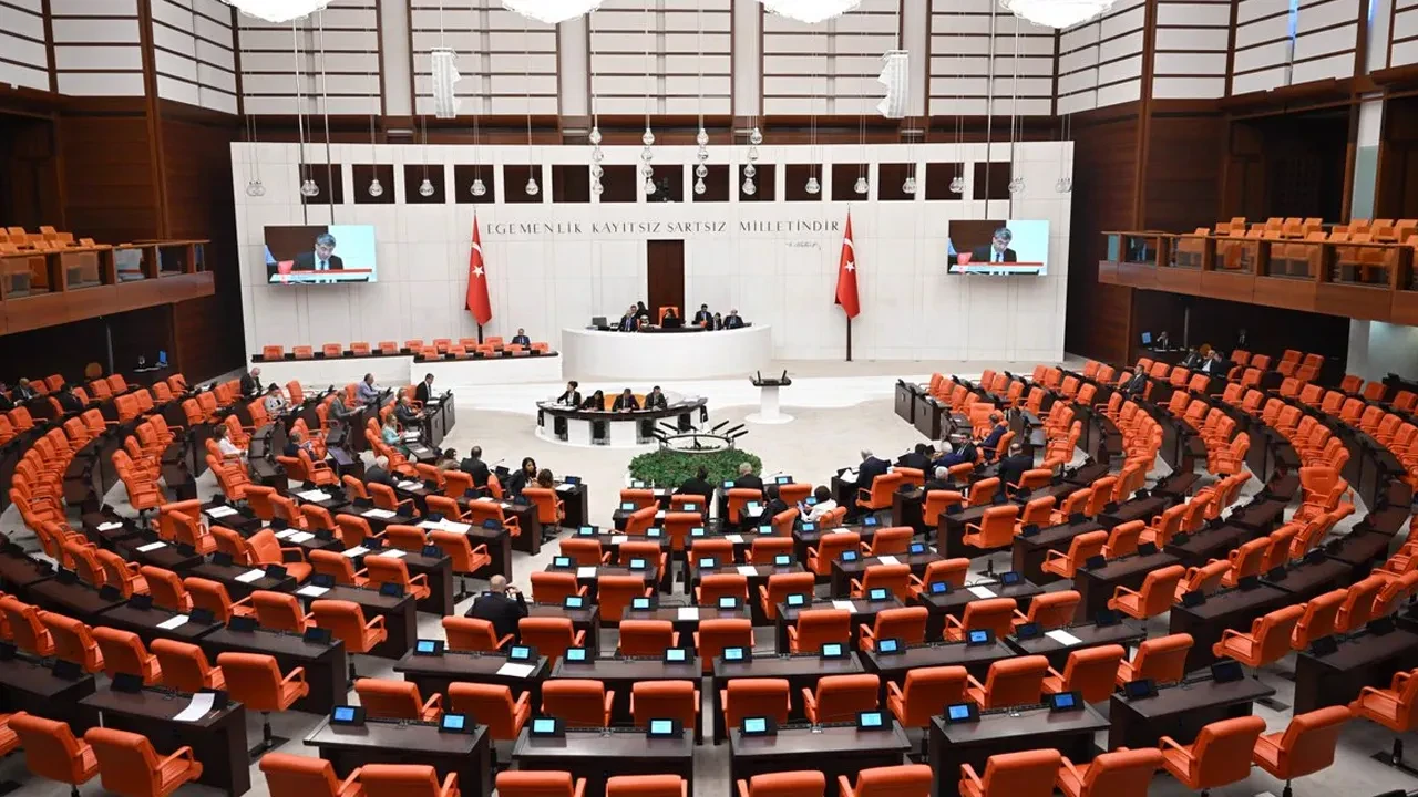 TBMM'de yeni yasama dönemi bugün başlıyor: İlk gündem fon soruşturması