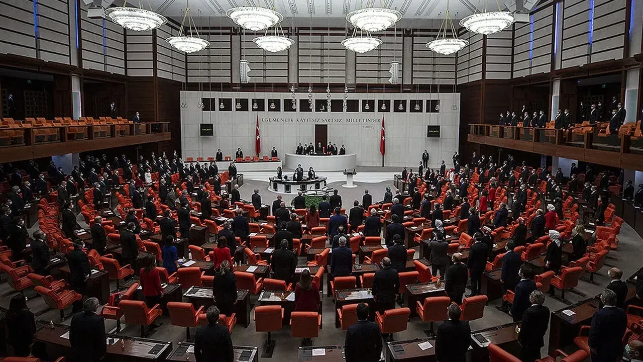 TBMM'de yeni yasama dönemi bugün başlıyor: İlk gündem fon soruşturması