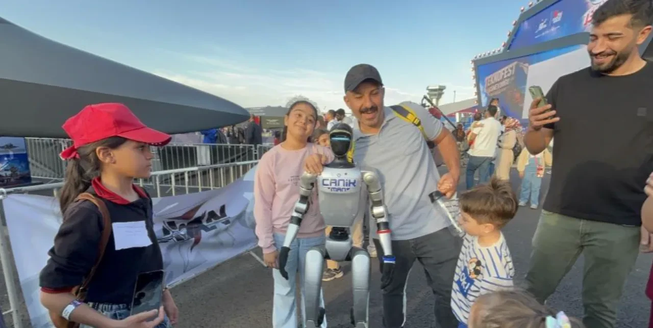TEKNOFEST'te İnsansı robot Canikman'e yoğun ilgi