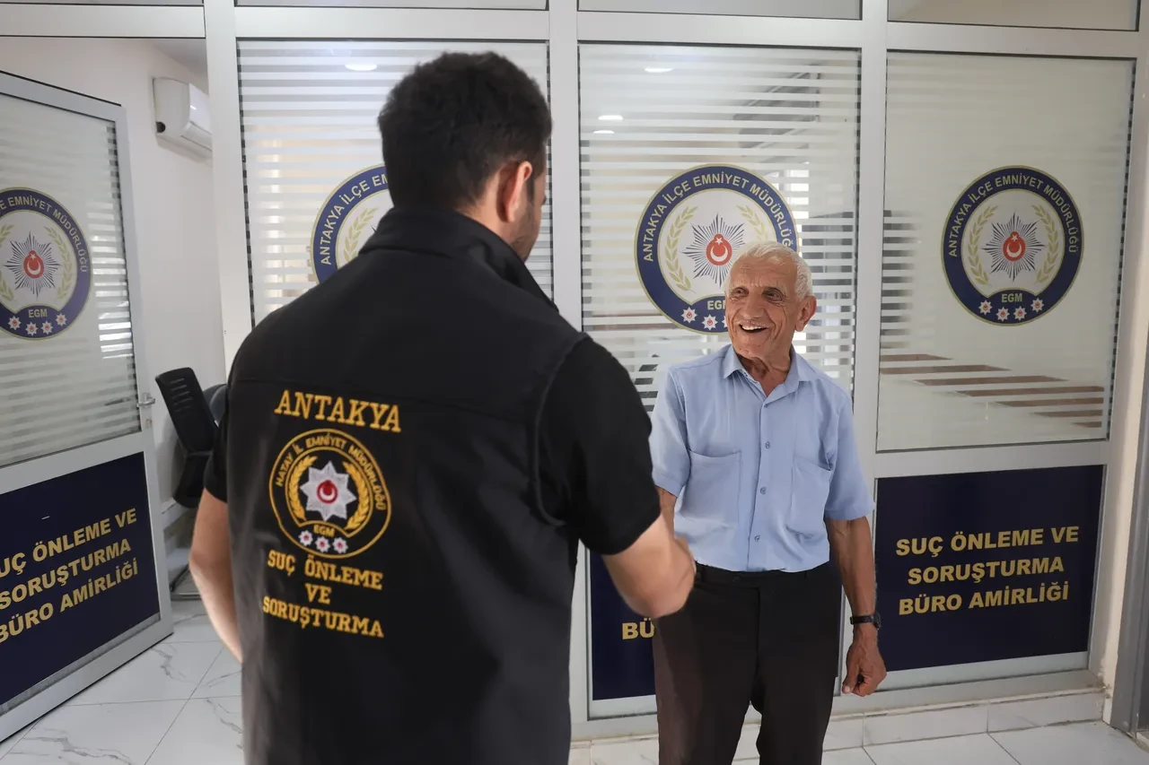 Kendisinden 45 yaş küçük kadınla evlenmek istedi, hayali pahalıya patladı: 'Baklava alacaktım, kaçtı'
