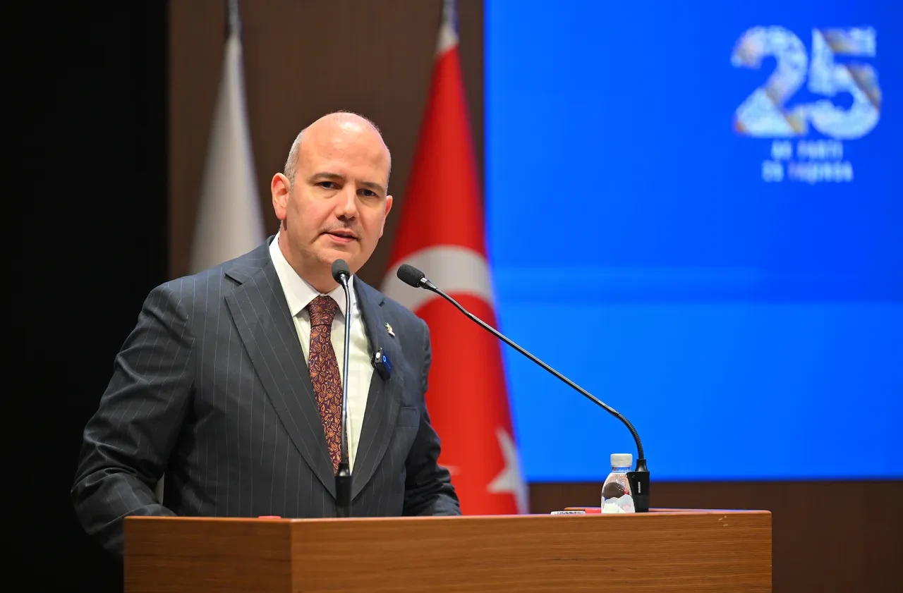 AK Partili Ömer İleri'den Ümit Özlale'ye fon tepkisi: Yalancısın, utanmazsın