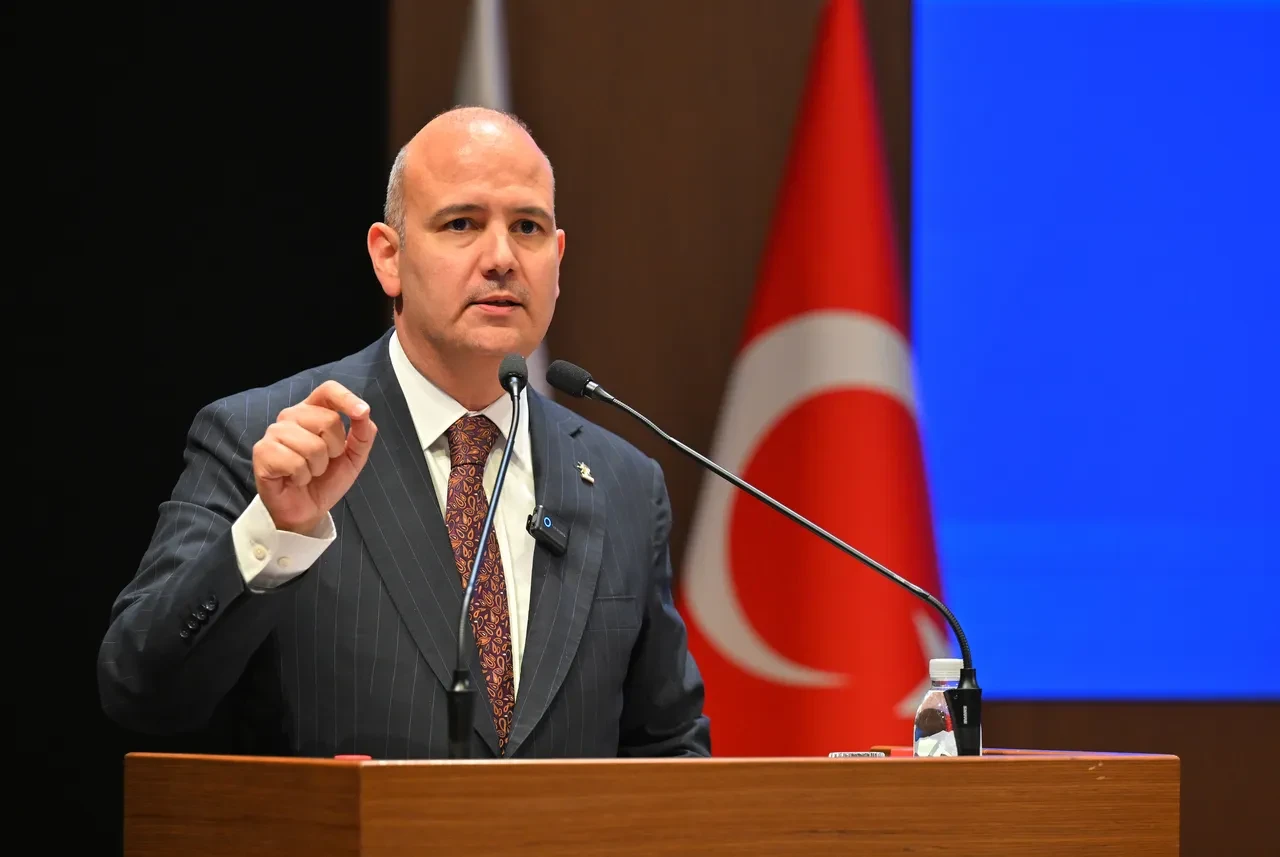 AK Partili Ömer İleri'den Ümit Özlale'ye fon tepkisi: Yalancısın, utanmazsın